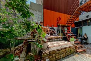 YOLO Hostel