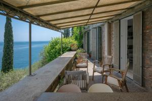 Tre Cipressi, ancient limonaia with lake access