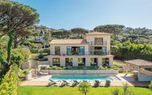 Tropez Center Stylish and Cozy with Sea View