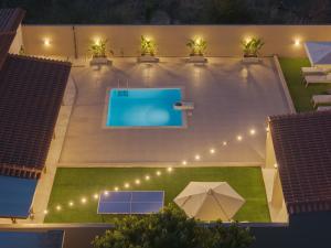 Maroon 7 Residence