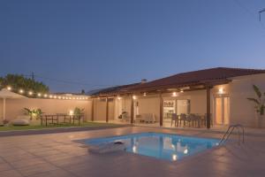 Maroon 7 Residence