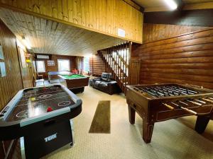 Beautiful Detached Barn Conversion & access to Pool, Hot Tub, Sauna
