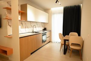 Luxury Apartment with Shared Pools - Evianamar III