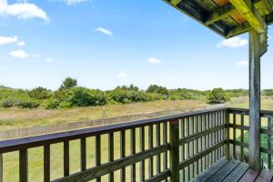 Pet-Friendly Family Suite for 6 - Kitchen and Fireplace - Pool and Hot Tub