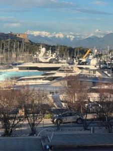 Fort Carré & Yachts View 2Bed Apartment in Old Antibes