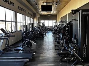Studio com piscina e academia completa