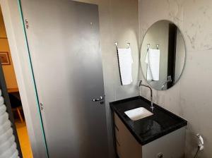 Studio com piscina e academia completa