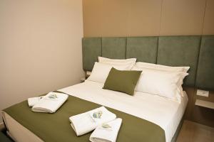 Luxury Apartment with Shared Pools - Evianamar I