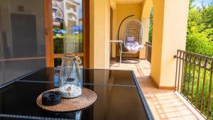 Spacious 3BR Sea View Apt - Ground Fl - 50m to Sea