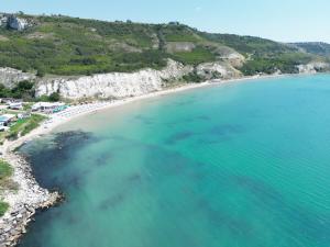 Spacious 3BR Seaview apartment - 50m to Beach