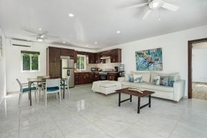 Cozy 2BR Villa with Pool and BBQ in Sosua Ocean Village