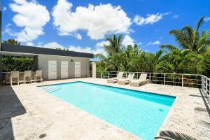 Private Villa with Pool and BBQ in Casa Linda