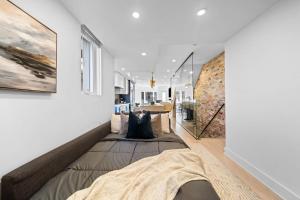 Modern Designer Home Rooftop City Views