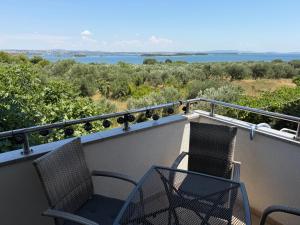 Apartman with sea view KAVALA- Pašman, Kraj