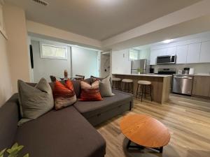 Urban Chic Getaway in Lansdowne Comfort & Style