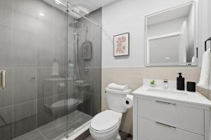 Rare 3BR Gem Mini Putt Terrace & CN Tower Views