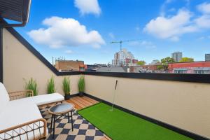 Rare 3BR Gem Mini Putt Terrace & CN Tower Views