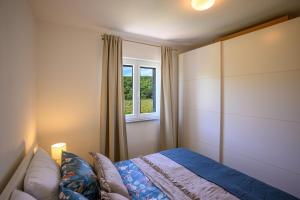 Barba Ive - Sea View Apartment near Sveta Marina