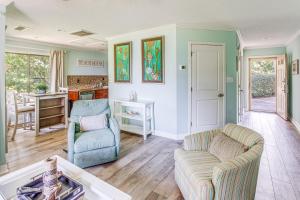 Poolside Days, Ocean Strolls! Myrtle Beach Retreat