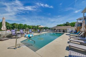 Pool + Fishing Dock Access! Lake Norman Getaway