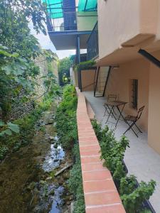 La terrazza sul fiume