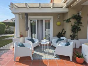 Silver Coast Magnolia Family Villa with private pool - 5 Star Praia dEl Rey Resort