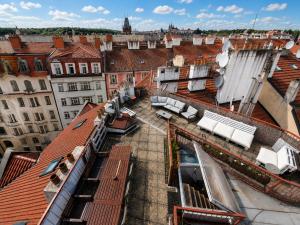 Roof Apartment and Parking Assistance