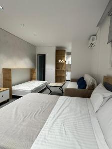 Adem Hillcrest Apartments