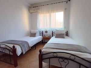 Elegant 2 Bedroom Apartment with Pool and Parking in Gueliz