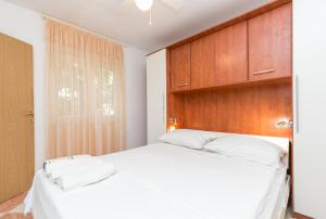 Apartments by the sea Mavarstica, Ciovo - 12696