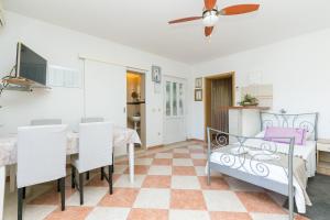 Apartments by the sea Mavarstica, Ciovo - 12696