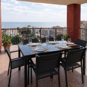 Fabuloso ático con amplia terraza y vistas al mar, Ideal Familias