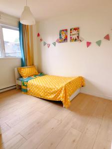 A comfortable Exquisite house with backyard ,parking