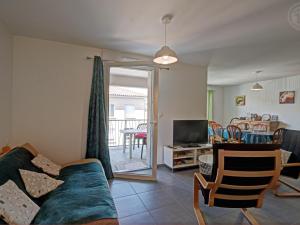 Appartement Moderne avec Balcon et Internet Fibre à Saint-Genest-Malifaux - FR-1-496-228