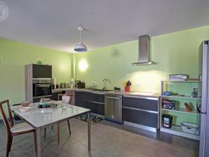 Appartement Moderne avec Balcon et Internet Fibre à Saint-Genest-Malifaux - FR-1-496-228