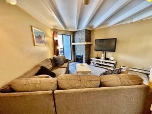 Fireplace I Pool I Mtn Biking I Skiing & Snowboarding
