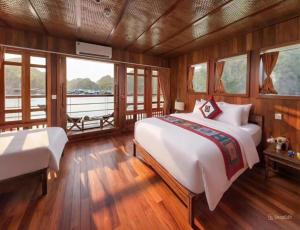 Wooden Cozy Cruise