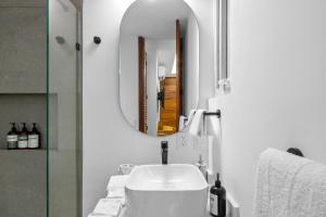 Artee 378 1BR1BA in Zona Romantica, AC, Pool