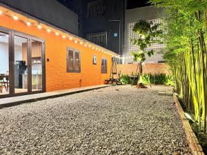 Sunny Yard House, 2-Bedroom Home in Da Nang