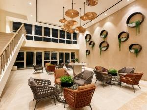 Luxury 1BR with Pool and Gym at Park Mckinley West A