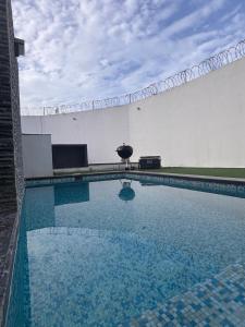 House with Private Pool BBQ Beach 15 Min Away