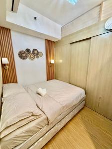 Family-Friendly 1 Bedroom Condo Near BGC, Pool Access, Netflix, Free Coffee & Tea