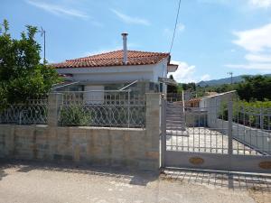 Cozy Boutique Village Home with Garden BBQ and Playground