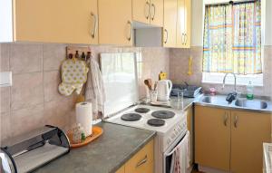 Nice Apartment In Jesenice Dugi Rat With Wifi