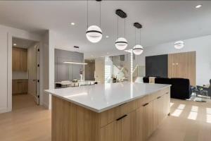 Luxuria Vibe Vogue 5 Bdrm near Lake