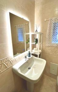 5 min from Metro Station - Liberty Suite in Vomero