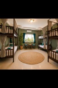 House Of Happiness Hostel With Rooftop 7 min by walk from Pier