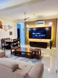Palm Breeze 3BR Apartments