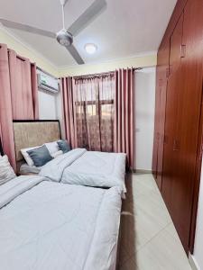 Palm Breeze 3BR Apartments