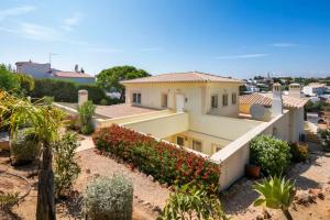 Carvoeiro villa near beach heated pool
